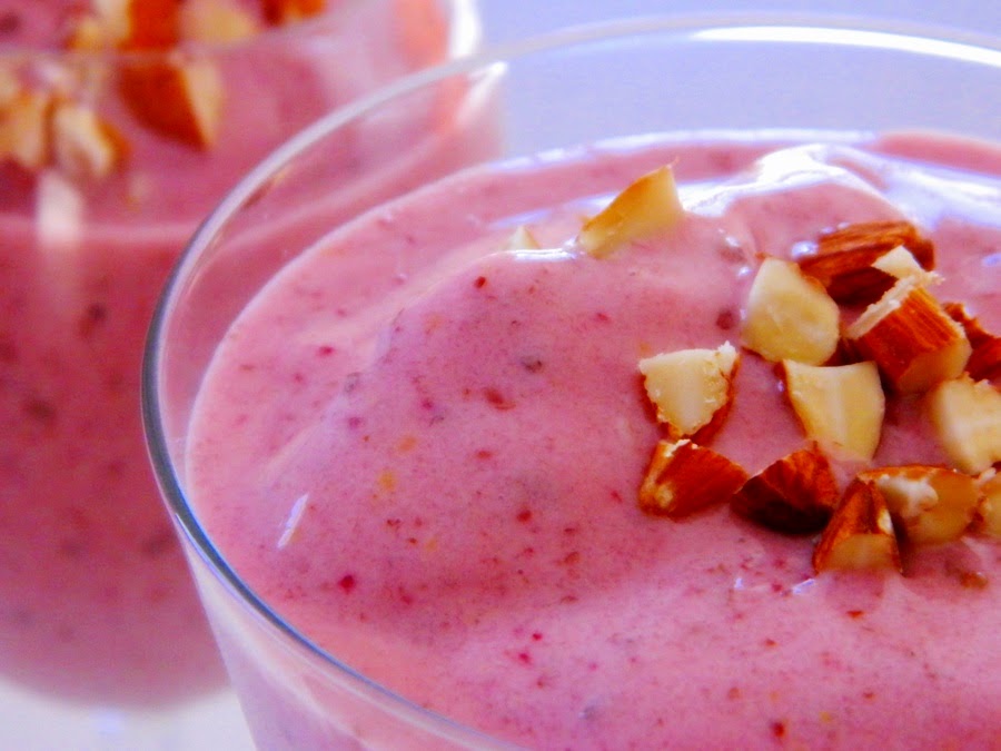 Leia mais sobre o artigo Smoothie de morango, nozes e menta